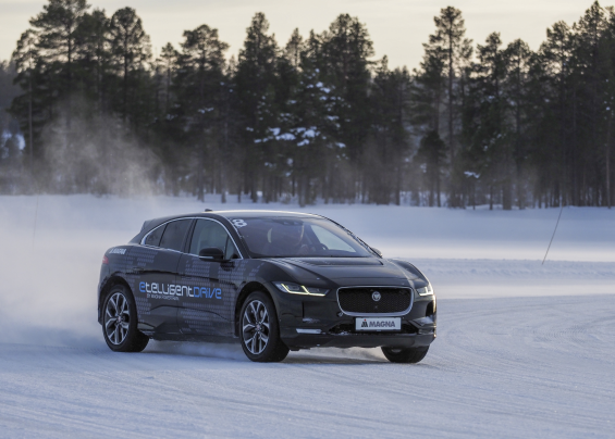 e4技术展示车展示了麦格纳的电驱动系统在纯电动汽车上的表现